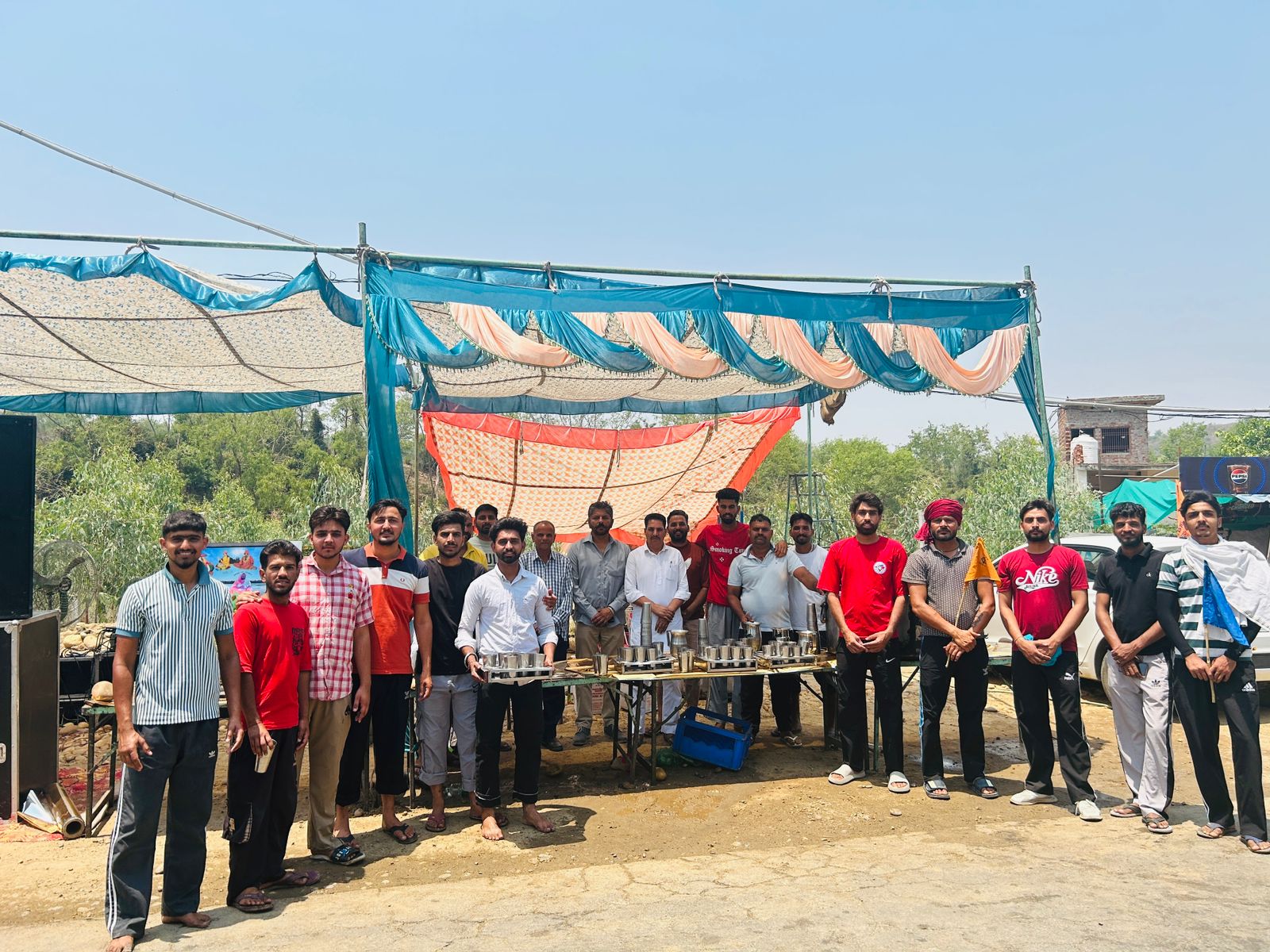 ਨੌਜਵਾਨਾਂ ਨੇ ਮਿਲ ਕੇ ਠੰਡੇ ਮਿੱਠੇ ਪਾਣੀ ਦੀ ਛਬੀਲ ਲਗਾਈ